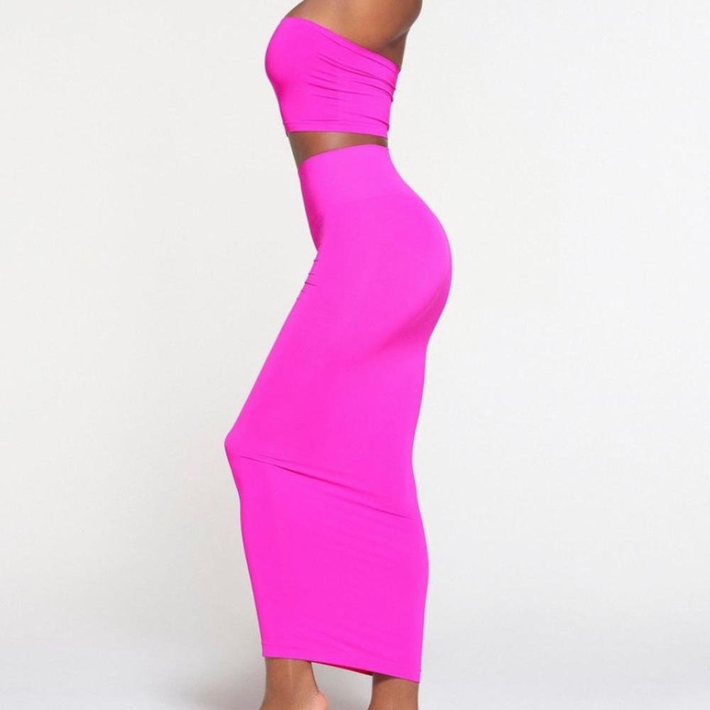 SKIMS SEAMLESS SKIRT